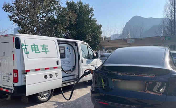 合山汽车搭电